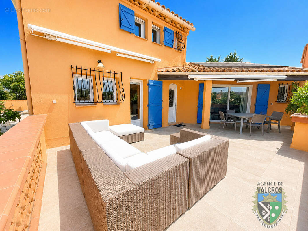 Vente villa de type 6 avec garage et piscine a valcros la londe les maures - photo 5