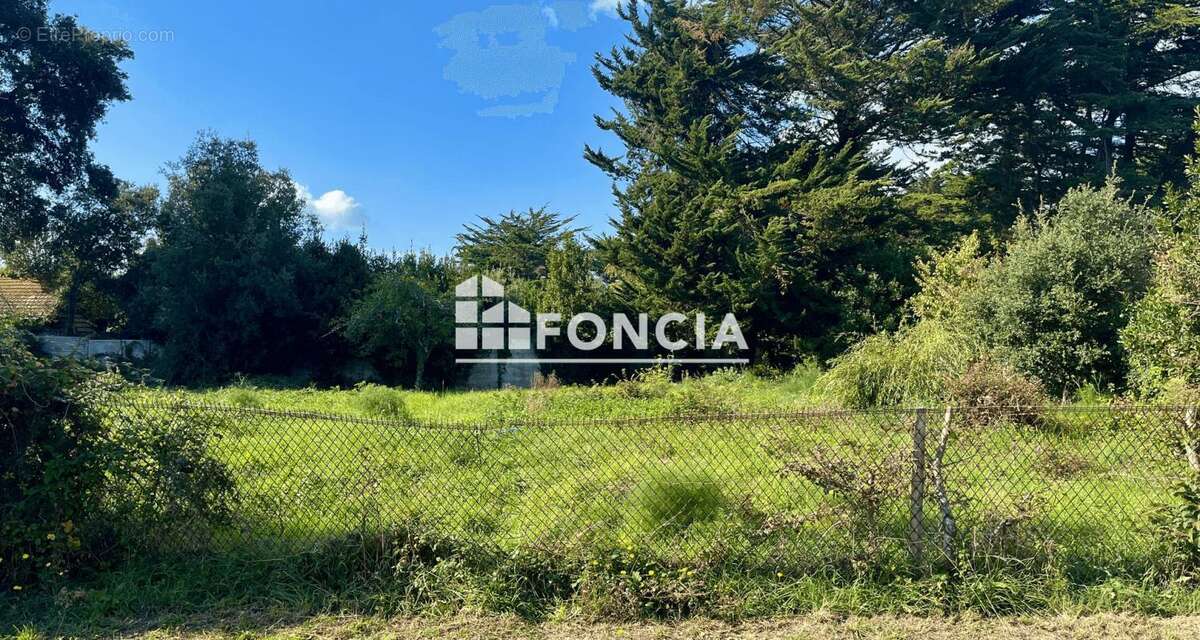 Terrain à LE POULIGUEN