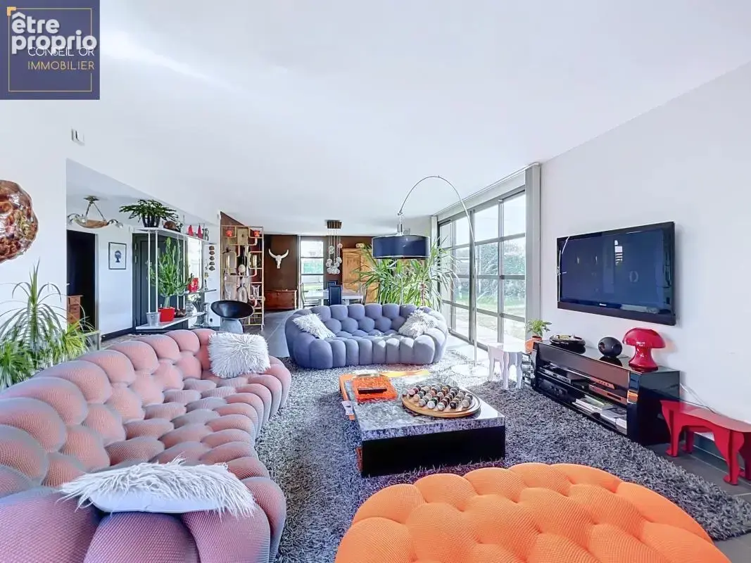 Maison - T8 -  221 m² avec piscine et terrain paysagé – Hauteurs de Saint-Genis-Laval - photo 6