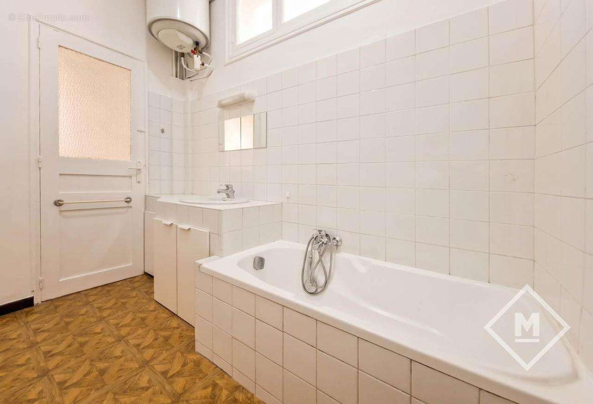 Appartement à MARSEILLE-5E