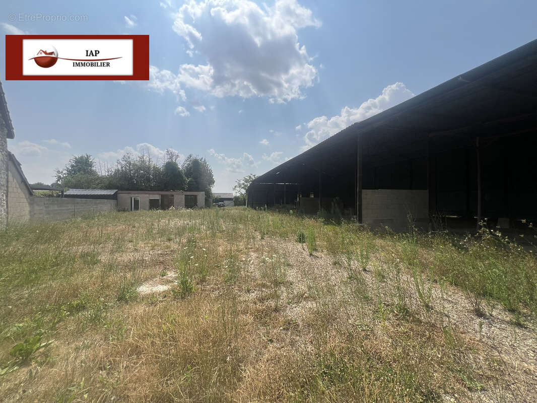 Terrain constructible avec hangar à Longnes - photo 2