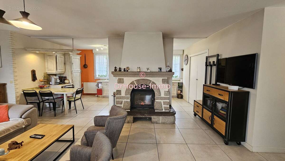 Maison à MONCE-EN-BELIN