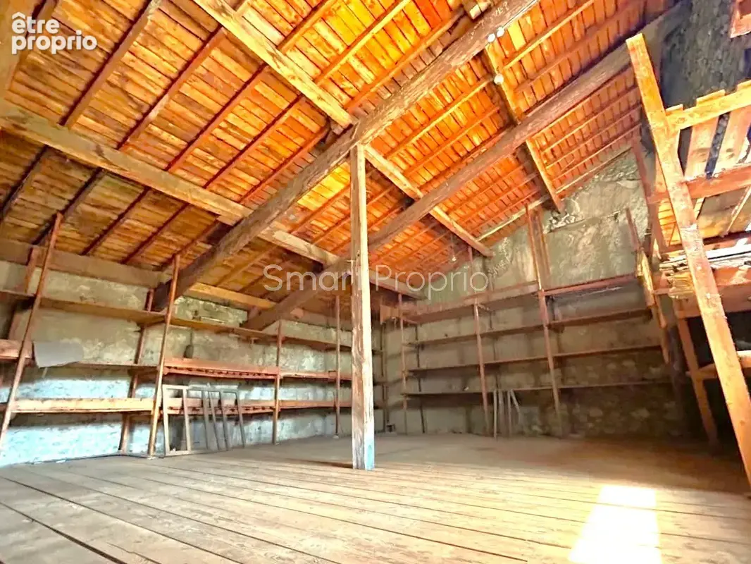 Immeuble de rapport   110 m2 habitables + grange   Hypercentre de Brioude - photo 10