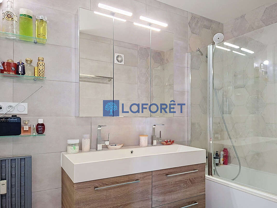 Appartement à LA VALETTE-DU-VAR