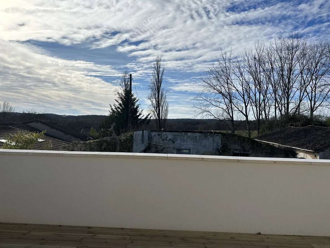 Maison à MONTIGNAC-LE-COQ