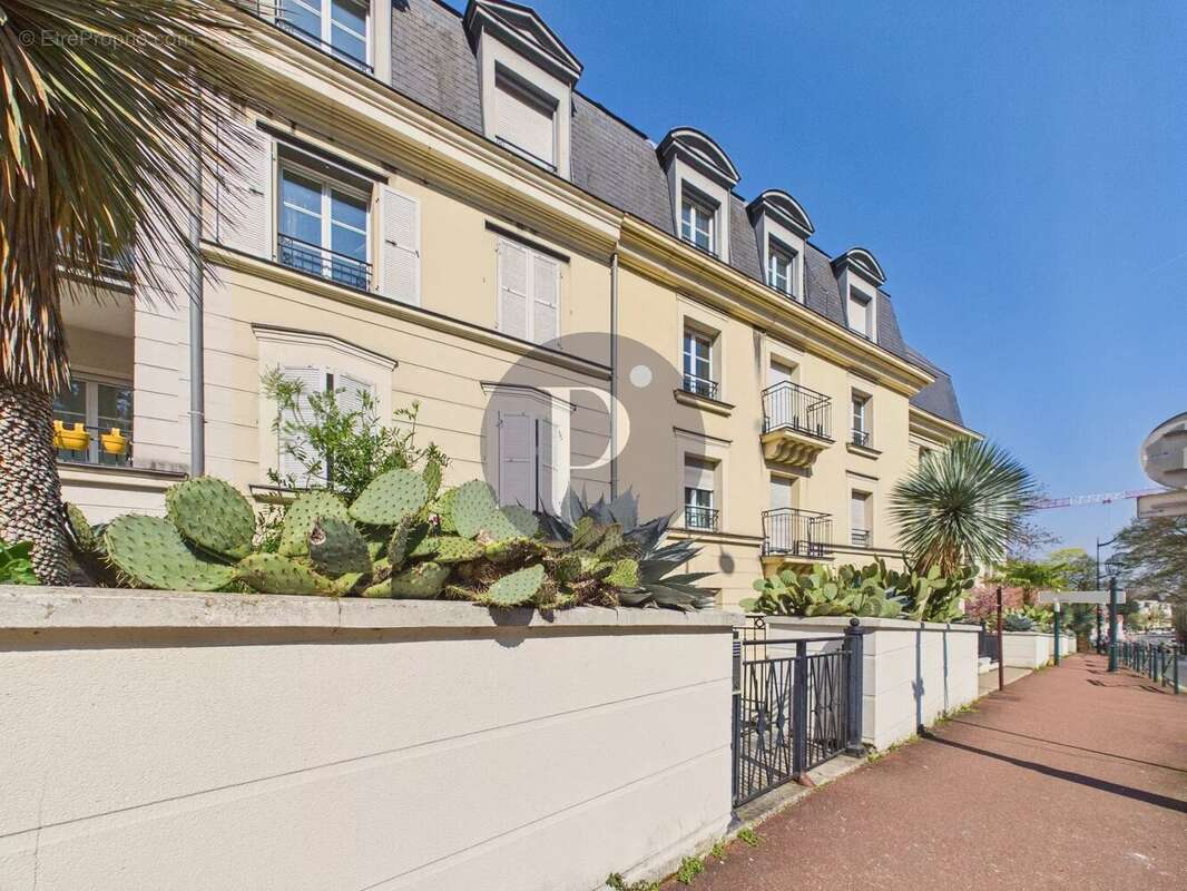 Appartement à LE PLESSIS-ROBINSON