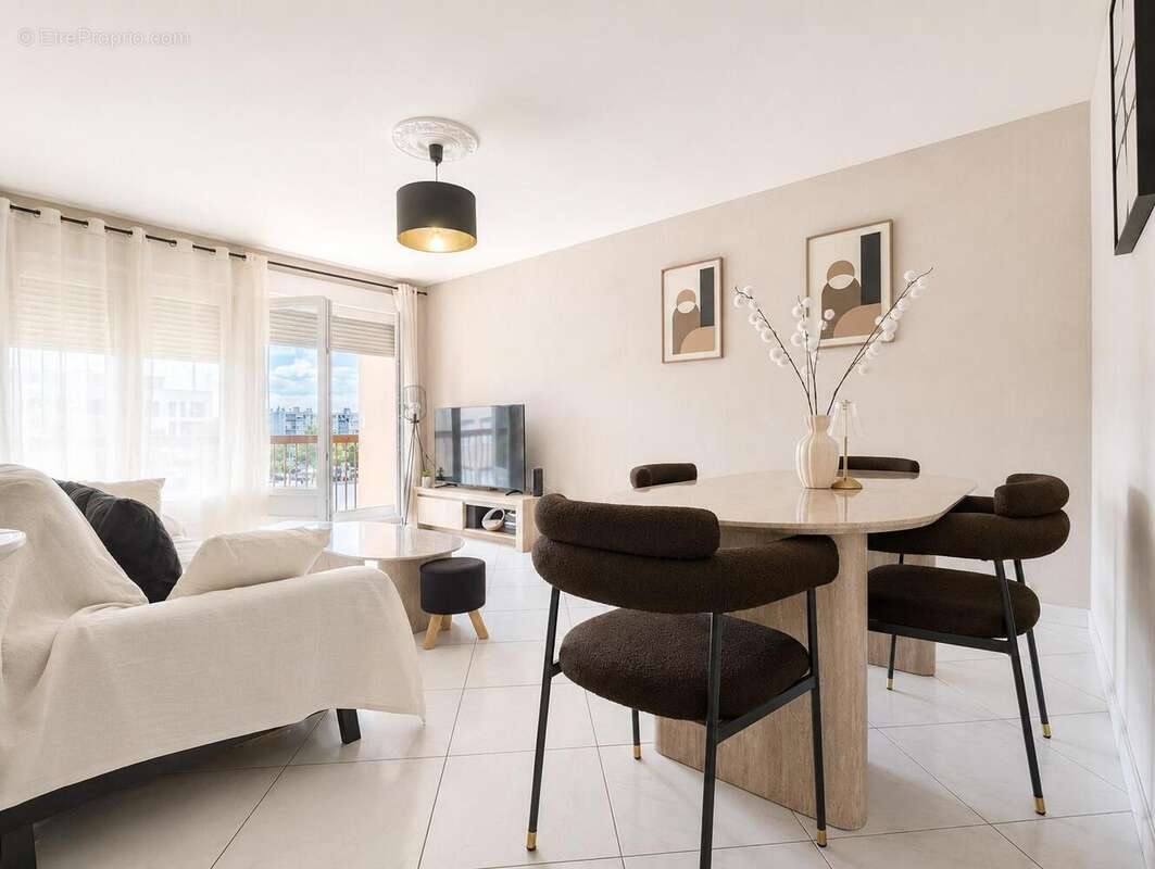 Appartement 82 m² à Bron  - photo 2
