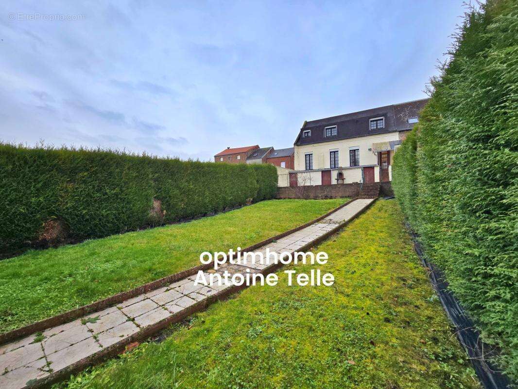 Le Cateau - Maison semi-individuelle à double accès avec garage, devanture & jardin clos sur 960m² - photo 11