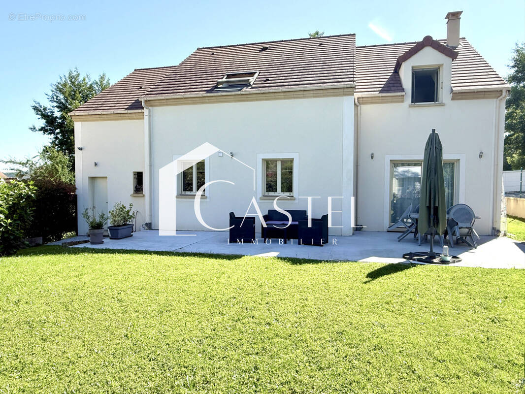 Maison à MORAINVILLIERS