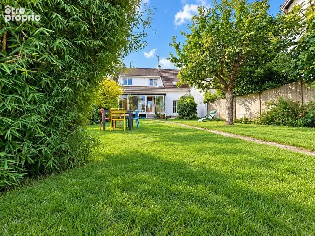 Maison à LES CLAYES-SOUS-BOIS