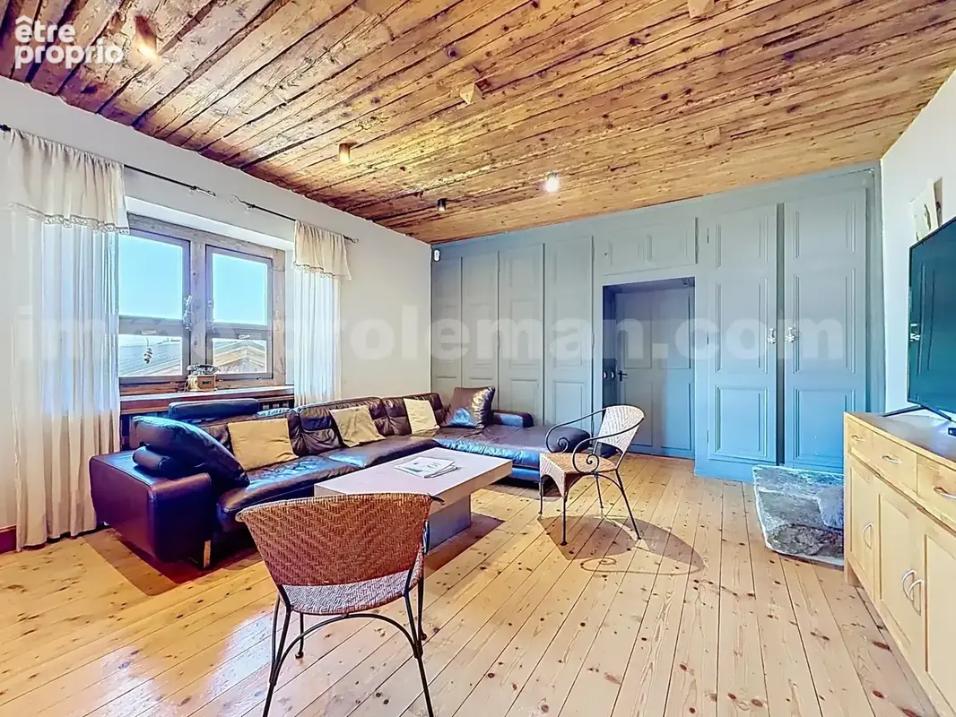 Appartement_T7_Araches_la_frasse_les_carroz_terrasse_balcon_belle_superficie_proche_prox_frontière_Suisse_direction_GENEVE_autoroutes_investissement_locatif_vente_vue_séjour_cuisine_ouverte_calme_nature
