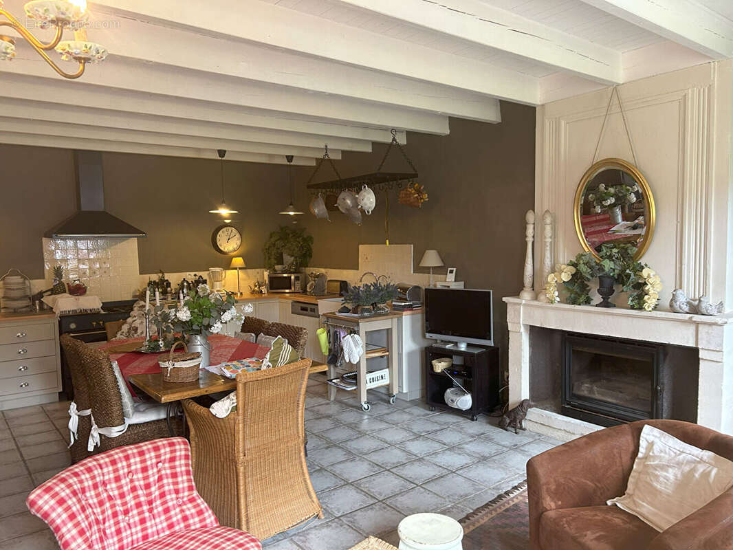 Maison à SAINT-PIERRE-DE-JUILLERS