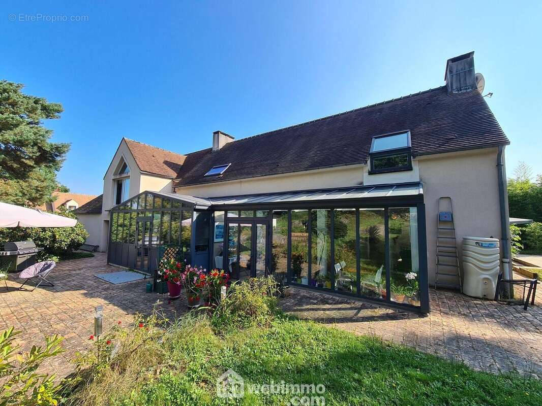 Venez visiter cette belle maison d'architecte d'une surface de 320 m². - Maison à MOIGNY-SUR-ECOLE