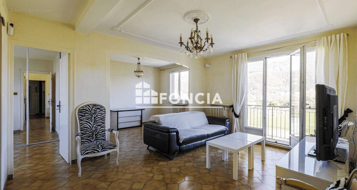 Appartement à SAINT-MARTIN-D'HERES