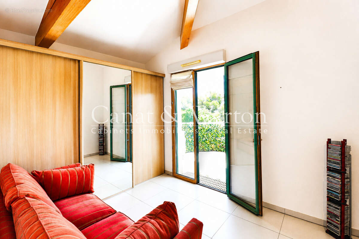 T 4 'villa sur le toit' avec vue dégagé à cavalaire - photo 9