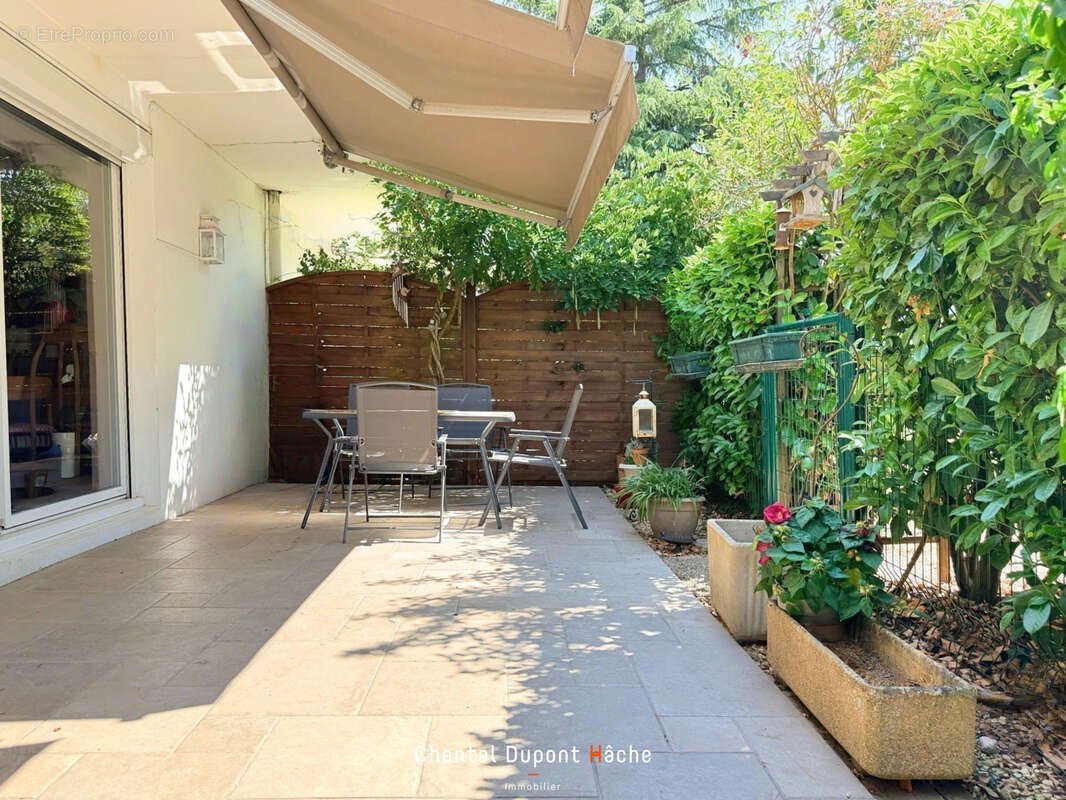 CHARTRES- Maison de ville de 141m2, terrasse, parking privé. - photo 3