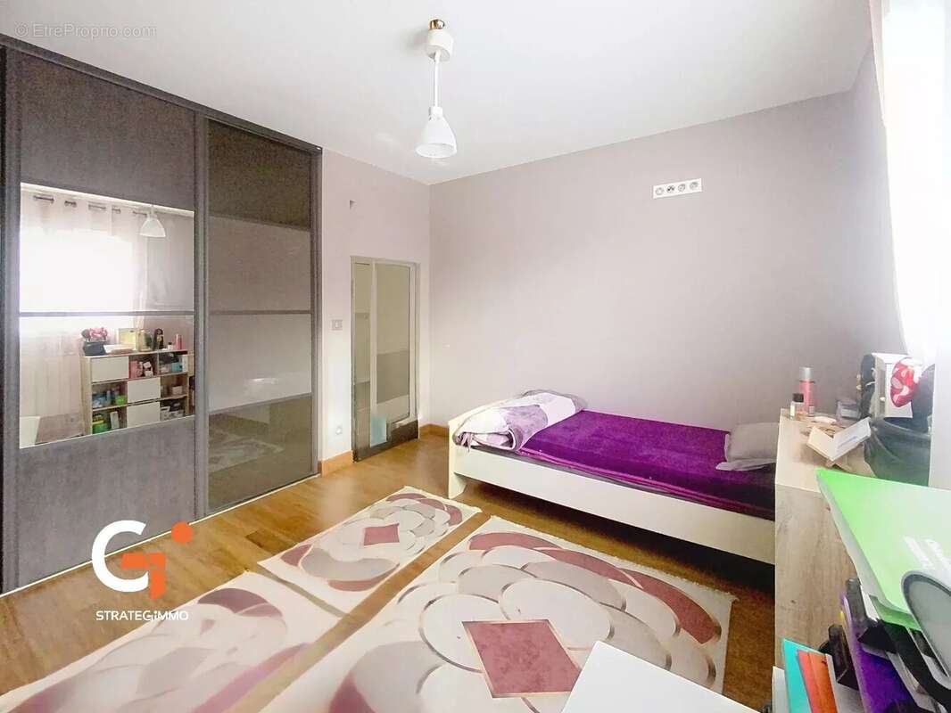 Maison à SAINT-ETIENNE-DU-ROUVRAY