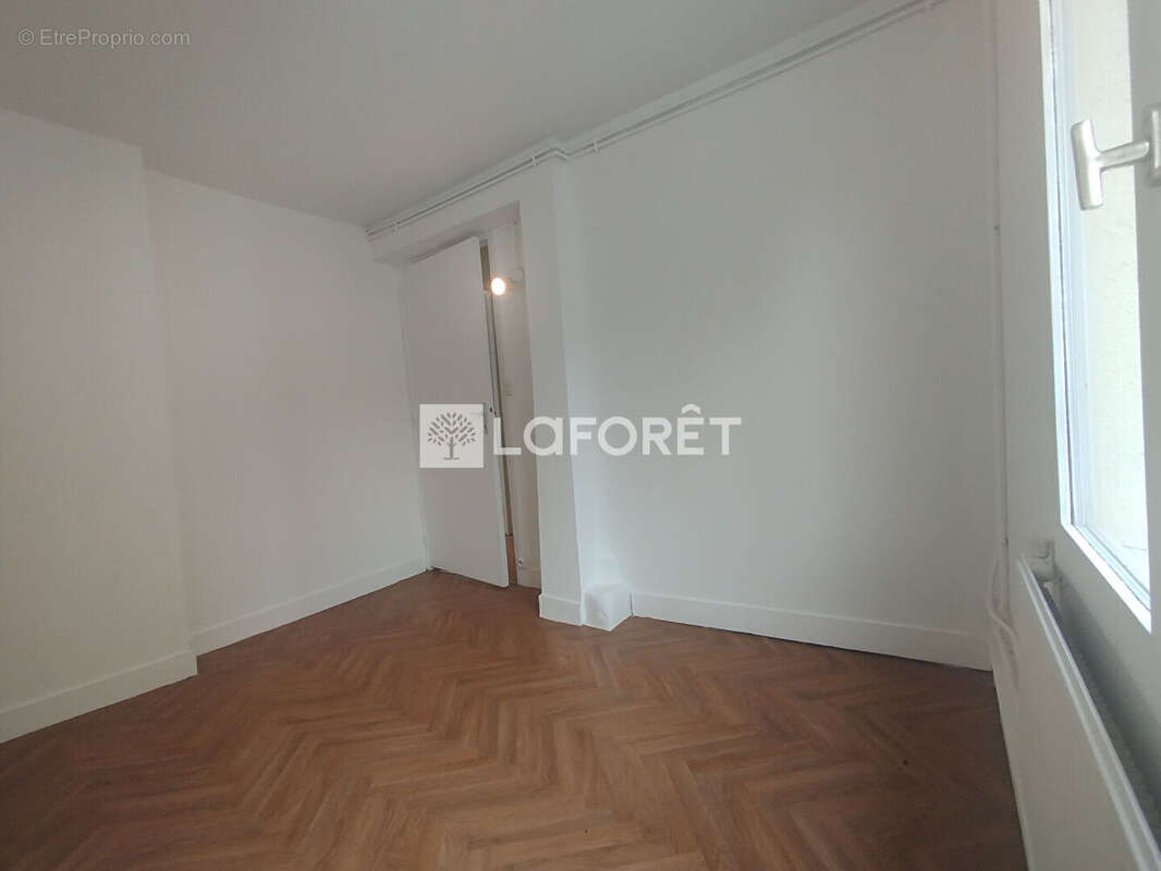 Maison de ville 2 chambres avec cour privative et dépendance PONT DE L'ARCHE - photo 6
