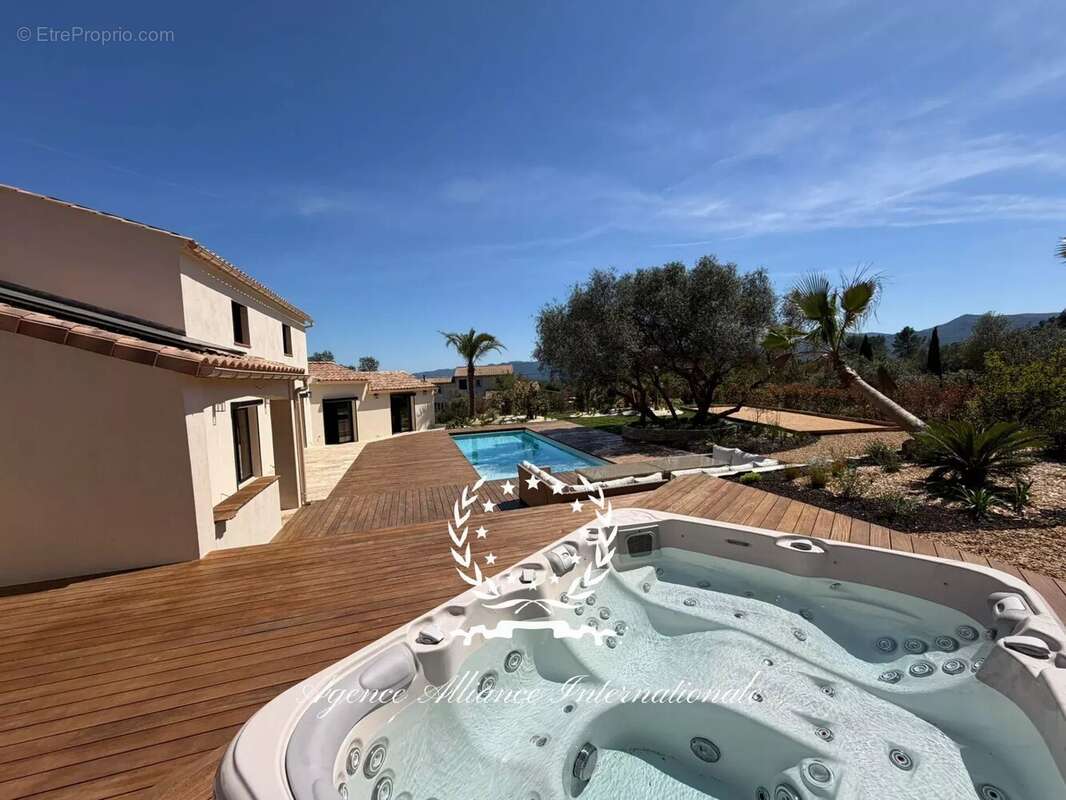 Appartement à LE LUC