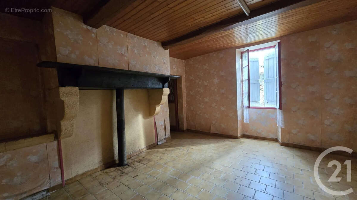 Maison à MOMUY