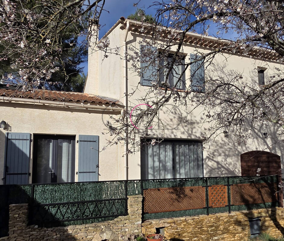 Maison à VENTABREN