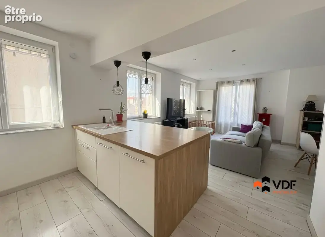 Appartement 4 pièces 75 m² à vendre à Roanne (42300) - photo 3