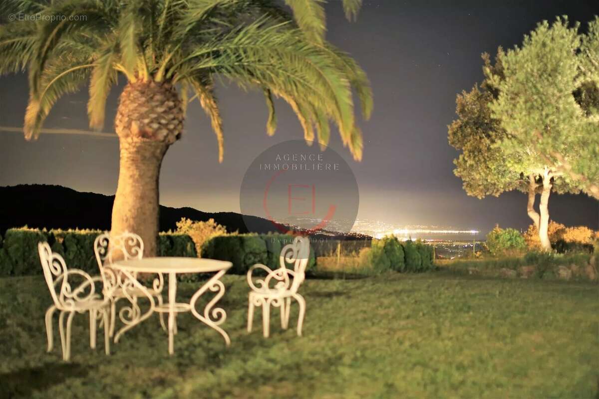 Maison à LES ADRETS-DE-L&#039;ESTEREL