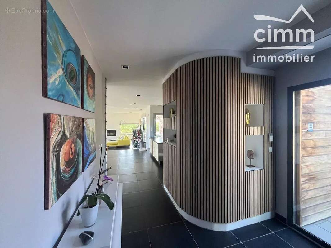 POUCHARRAMET —Villa d'architecte – 160 m² – Piscine – Parc de 3 500 m² – Vue campagne, lac et Pyrénées - photo 3