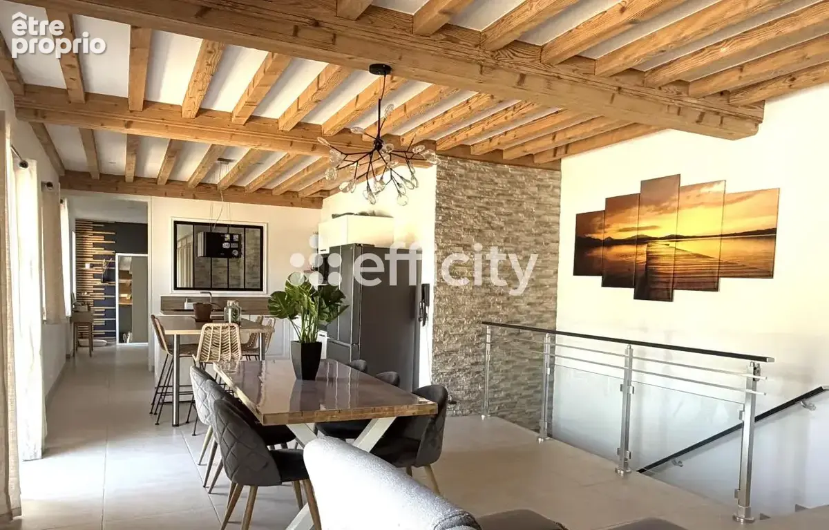 Maison 5 pièces 107 m² à vendre à Saint-Etienne-Des-Oullieres (69460) - photo 2