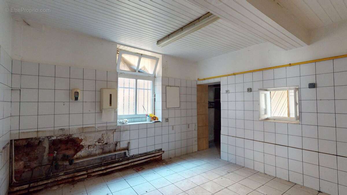 IMMEUBLE de 490 m² + garage - photo 6
