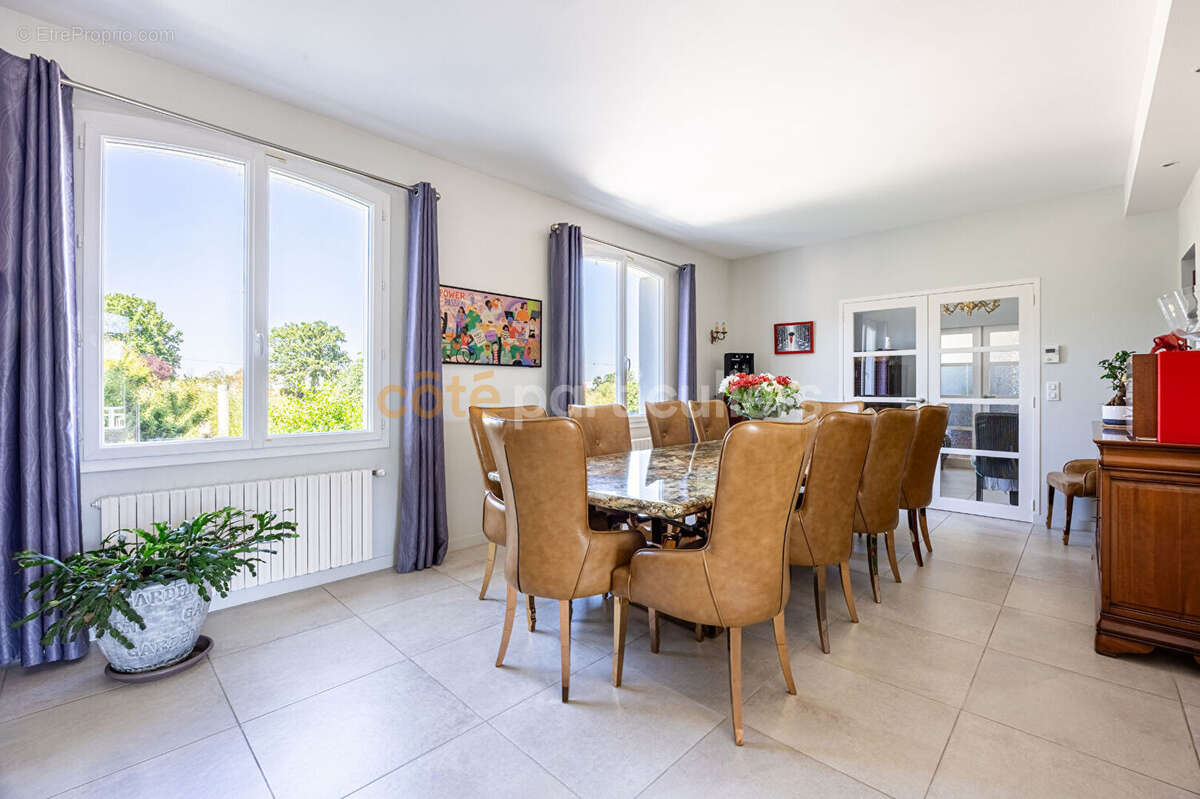 Propriété d'exception unique -- 410 m2 habitable -- 23 714 m2 de parc arboré -- proche de nantes - photo 6
