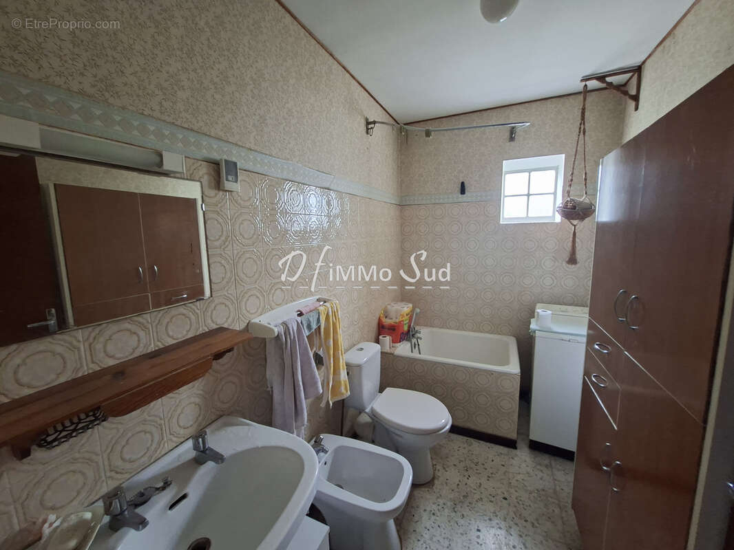 Maison en R+1 avec garage et extérieur - photo 11