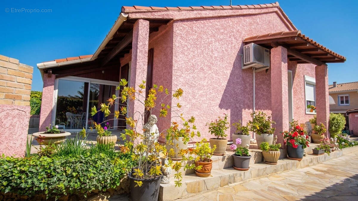 Maison à VIC-LA-GARDIOLE