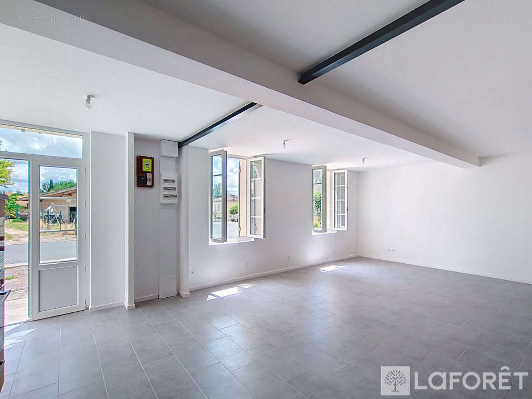 Maison Saint-martin-du-bois 5 pièce(s) - photo 2