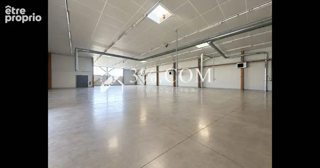 Bätiment professionnel 1728 m2 sur une parcelle de 6949 m2 d - photo 2
