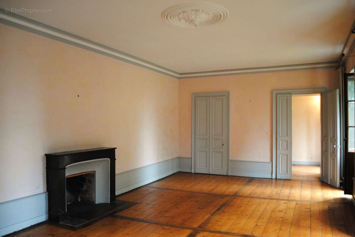 Maison à CHINDRIEUX