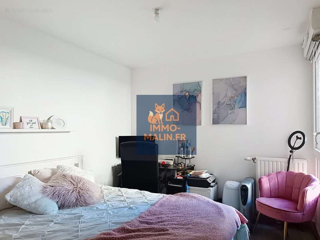 Chambre 2 - Appartement à NEUILLY-SUR-MARNE