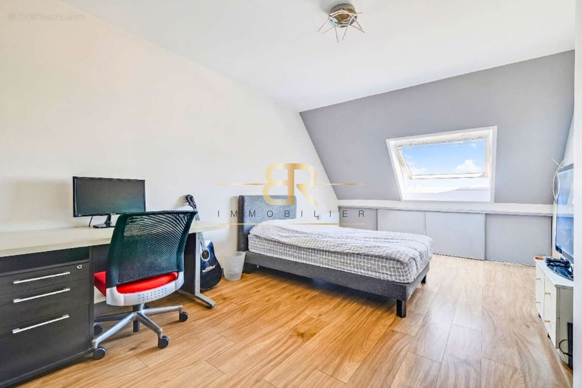 Appartement à CHARENTON-LE-PONT