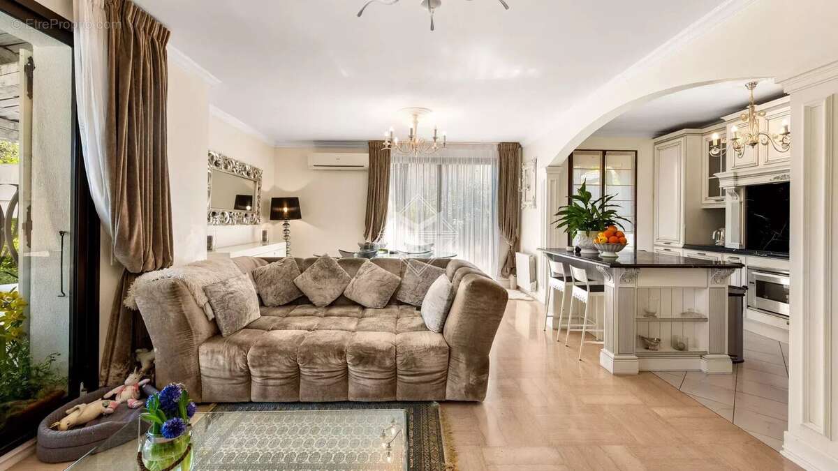 Maison à VILLENEUVE-LOUBET