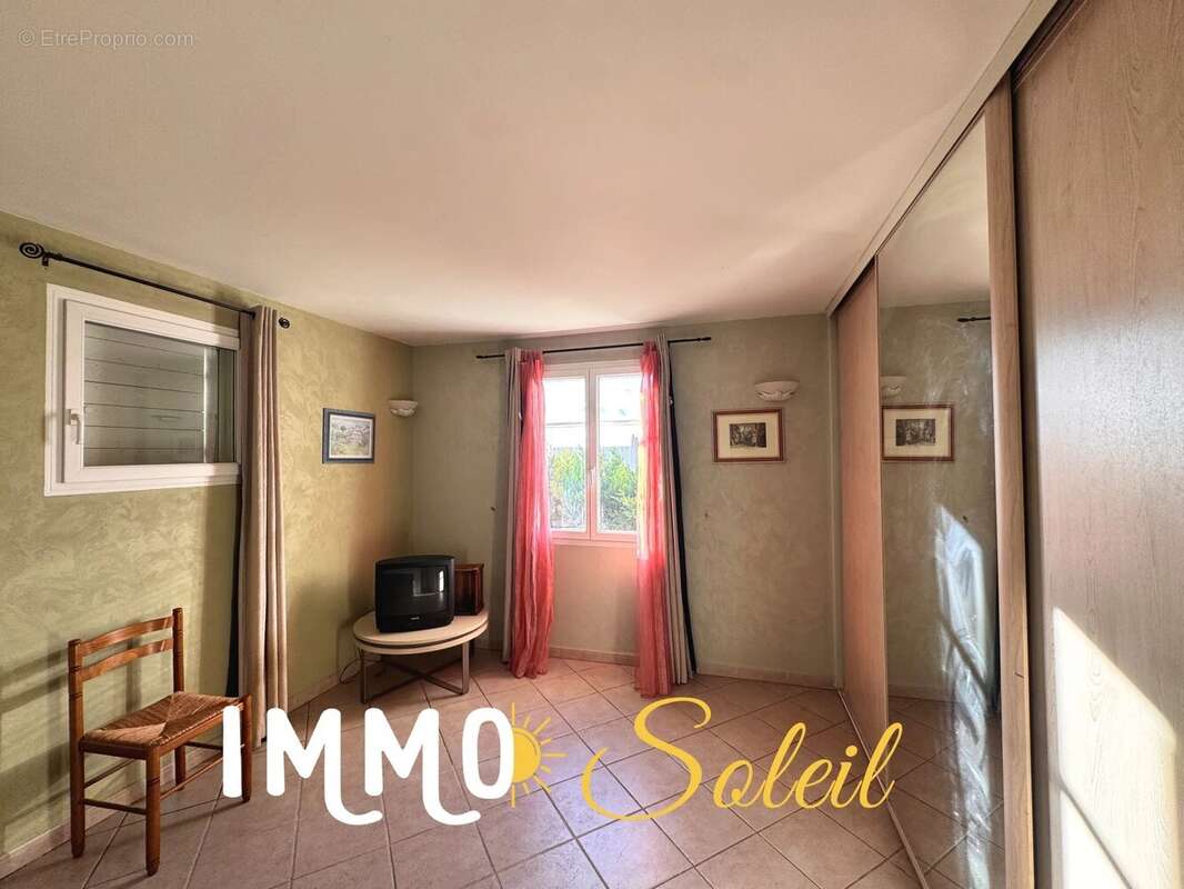 Maison à SAINT-CYR-SUR-MER