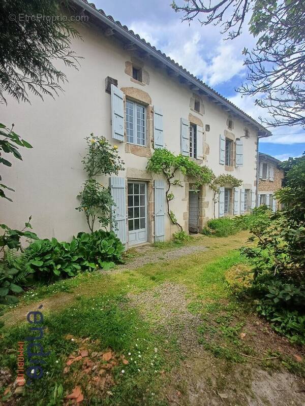 Maison à CHERONNAC