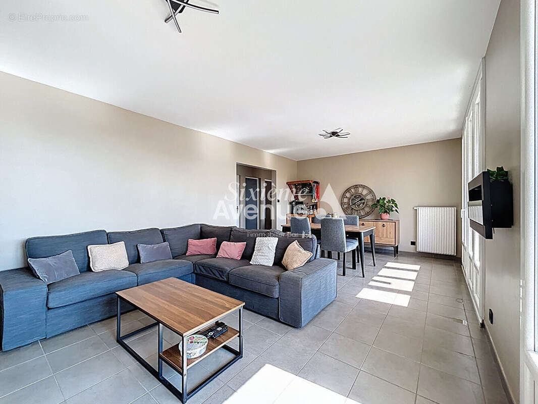 Appartement à DECINES-CHARPIEU