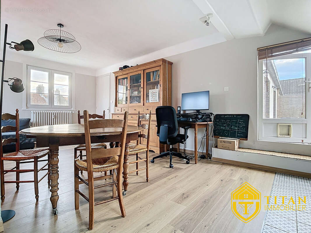 Exclusivité appartement 2 chambres, terrasse 19 m² et place de parking en plein centre de Dunkerque (59140) TITAN-IMMOBILIER  - Appartement à DUNKERQUE