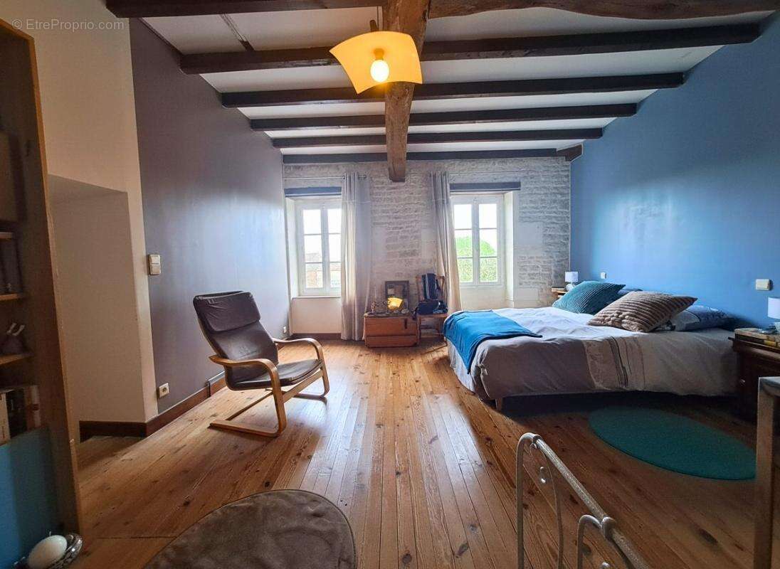 Maison en pierre à rafraichir - 2 chambres - jardin - photo 12