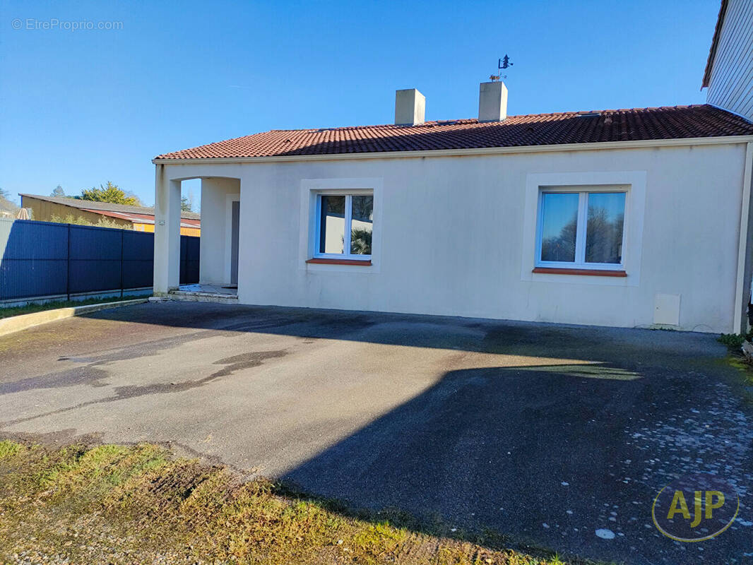 Maison à SAINTE-FLAIVE-DES-LOUPS