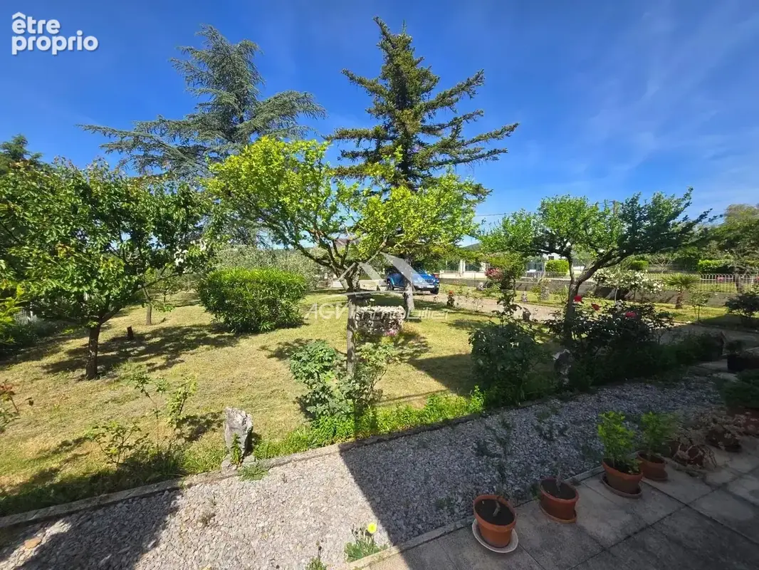 Au calme sur 1252 m² de terrain clos,165m² habitable, 2 logements - photo 2