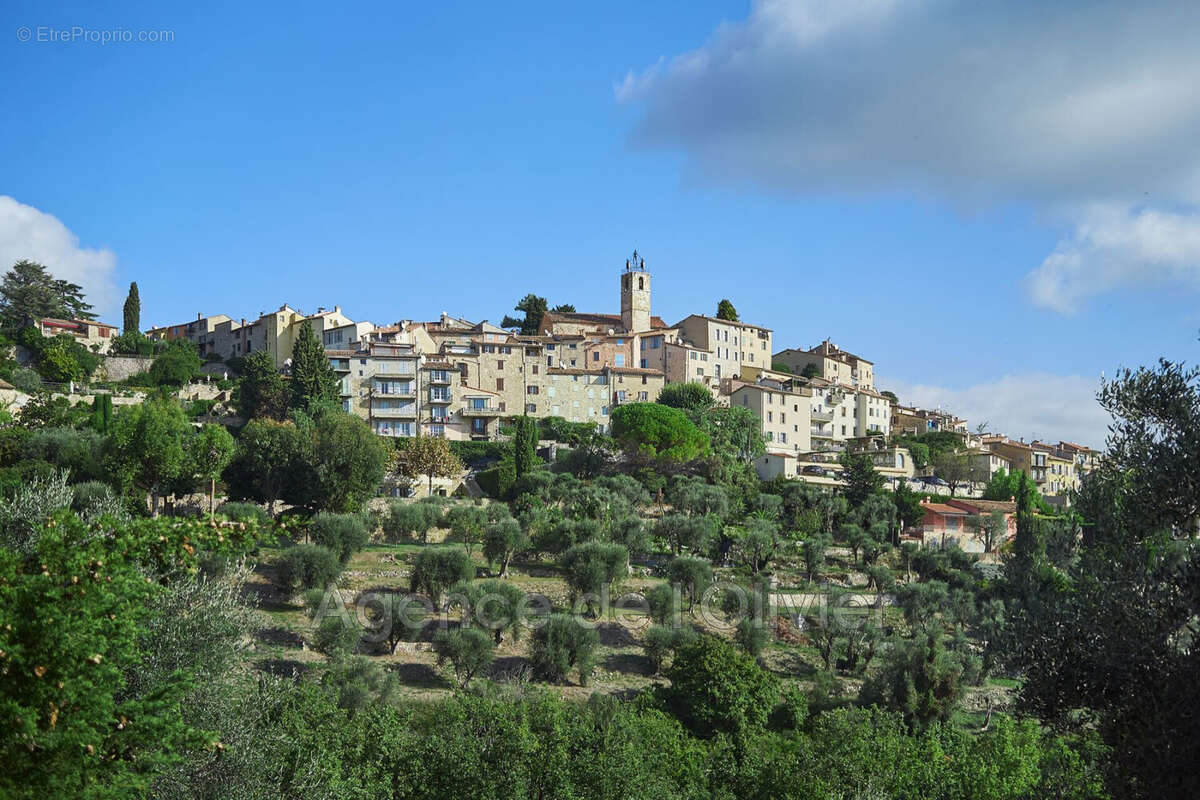 Maison à CHATEAUNEUF-GRASSE