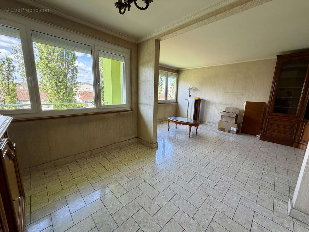 Appartement à RIS-ORANGIS