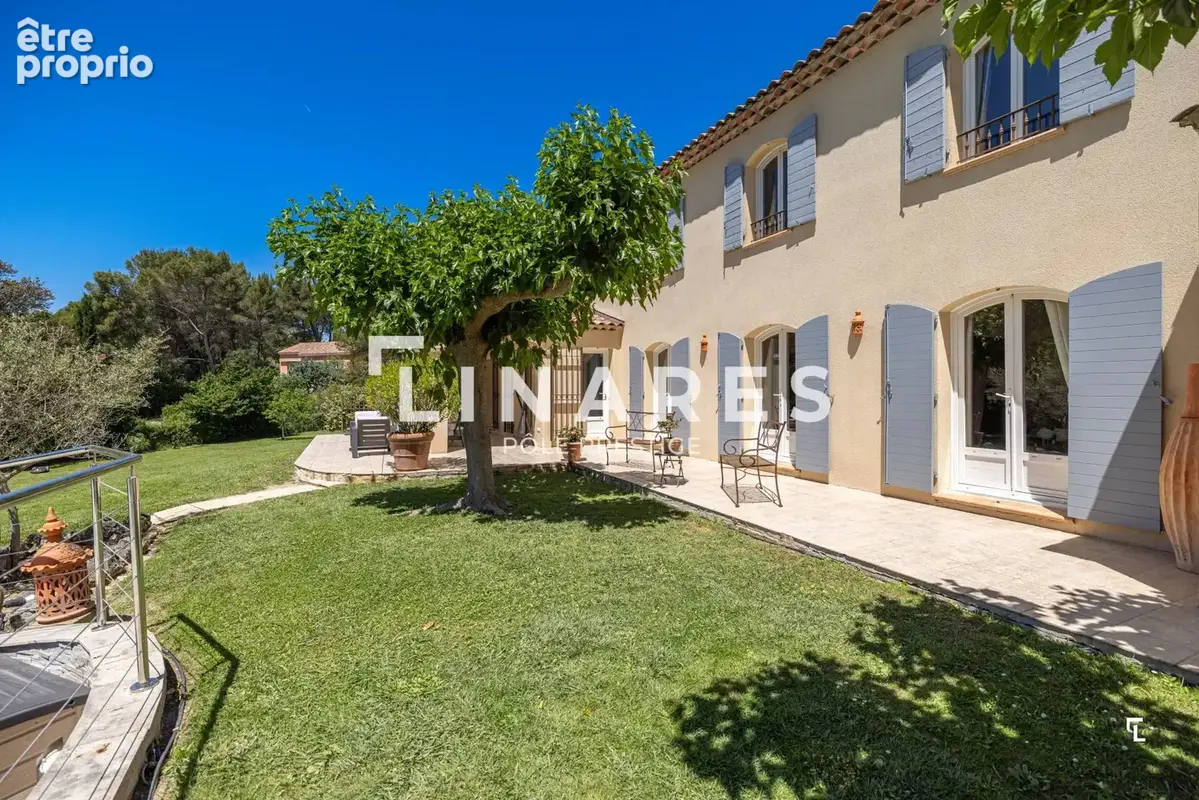 Villa LA NIEGA - Propriété familiale de 240m2 avec piscine et un appartement  T2 indépendant  - Ventabren - photo 18