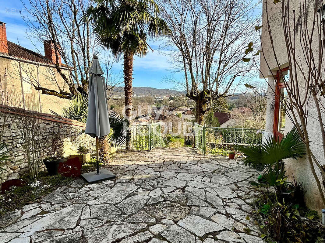 Grande maison familiale avec annexe et terrain à Espère - photo 2